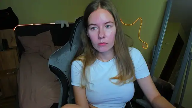 EmilyPaw online show from November 20, 6:09 pm