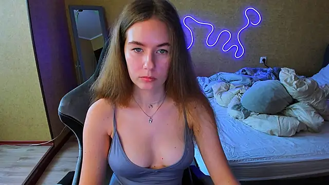EmilyPaw online show from June 6, 10:32 am