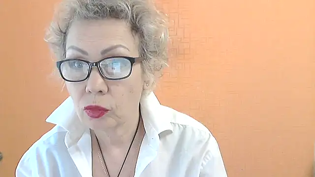 NessyJenixs online show from March 25, 8:06 am