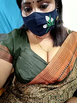 Queenflowerr online show from February 25, 7:45 pm