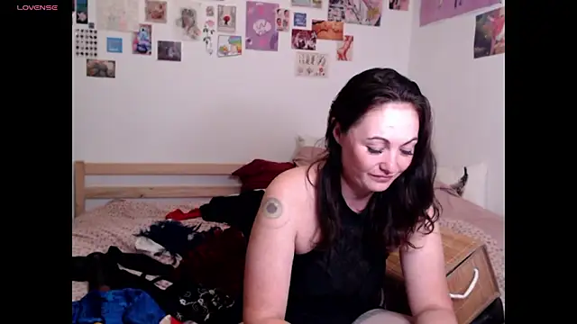 AdorahB3ll3 online show from November 5, 8:47 pm