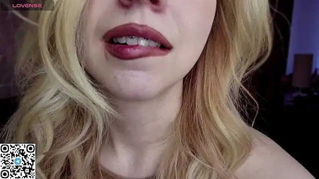 LynetHakes online show from April 11, 7:45 am