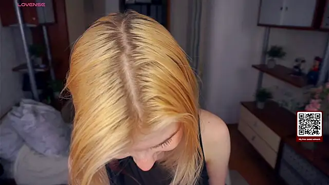 LynetHakes online show from November 17, 4:46 am