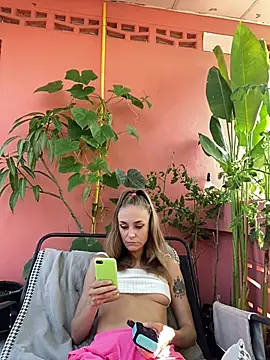 White Lu online show from April 17, 2:02 am