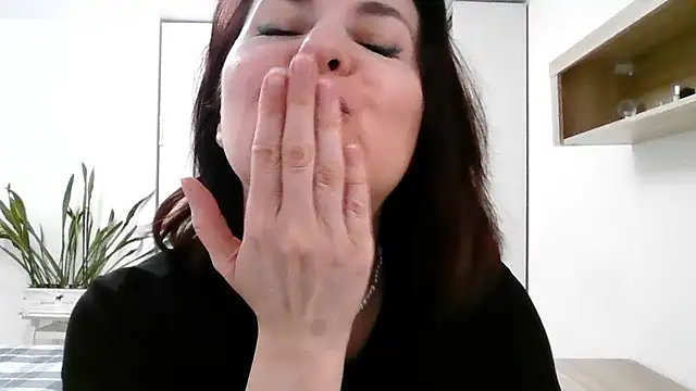 Victoria Glam online show from October 3, 5:18 pm