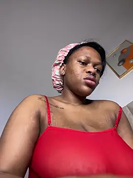 Boneca25 online show from March 5, 12:34 pm