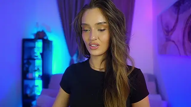 Clara Nia online show from November 4, 8:03 pm