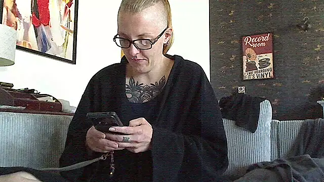 Astrid-Gilbert online show from May 9, 9:55 am