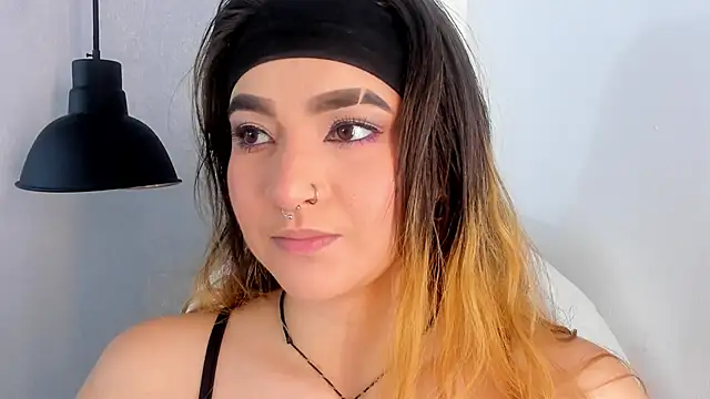 Shanntal  online show from October 14, 8:11 pm