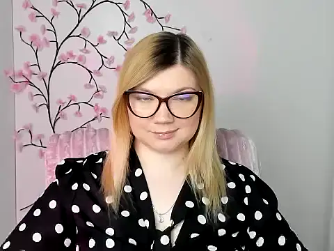 Lola moree online show from April 6, 11:33 am