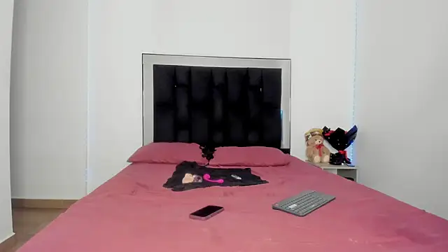 victoriacolin online show from February 3, 12:43 pm