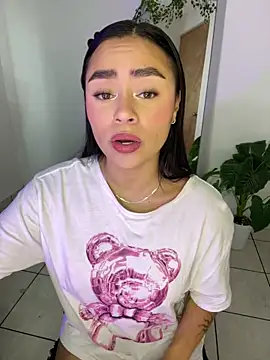 meli ortiz  online show from March 11, 3:36 pm