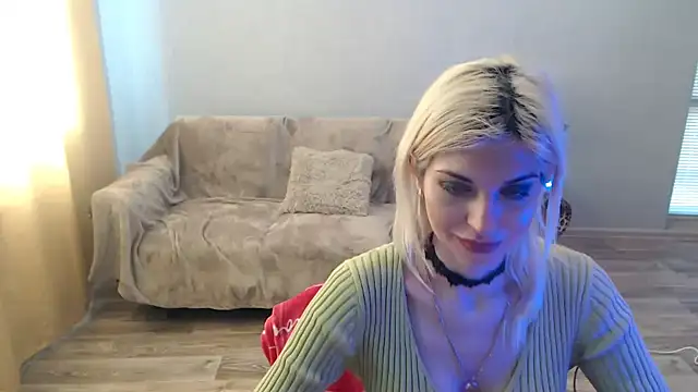 SexyBeatriice online show from April 14, 9:20 am