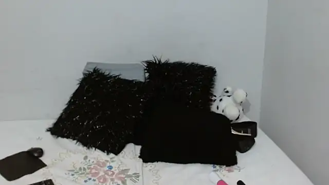 Lunasquirt1985 online show from January 12, 12:43 pm