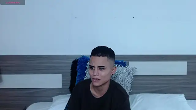 Liiamthompson online show from November 8, 11:37 am