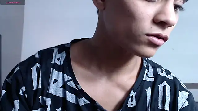 Liiamthompson online show from November 29, 9:35 am