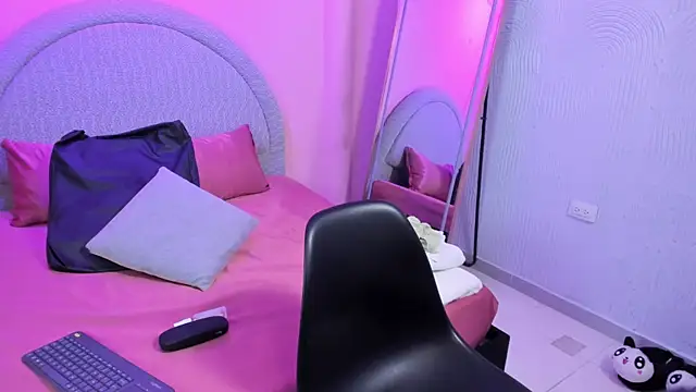 yeikafoxy online show from May 28, 11:30 am