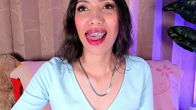 Miss veronicaa2 online show from March 25, 3:15 pm