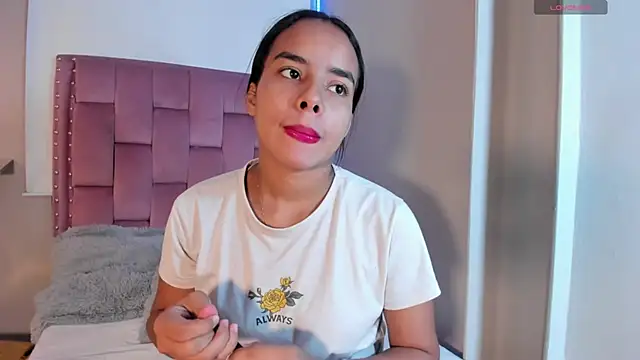 Roxy Stonee online show from April 20, 7:17 pm