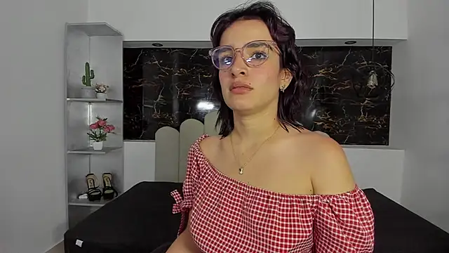 Annyrosee online show from December 13, 8:15 pm