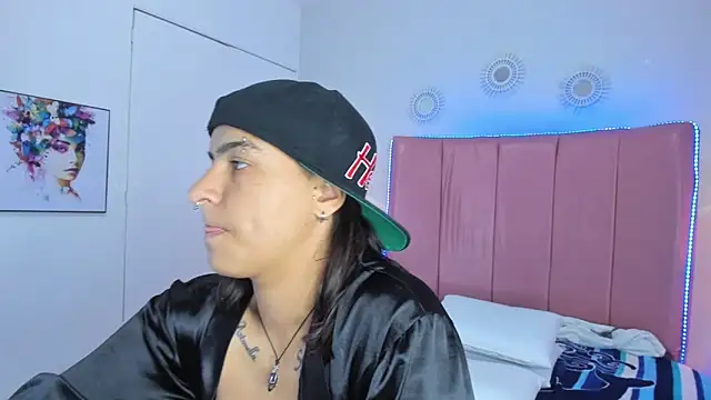 Liiam smith  online show from November 14, 2:17 pm