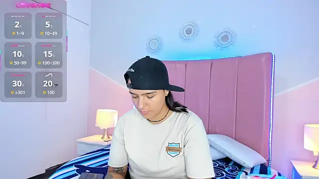 Liiam smith  online show from November 24, 1:57 pm