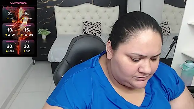 Aaliyah11 online show from October 14, 1:30 am