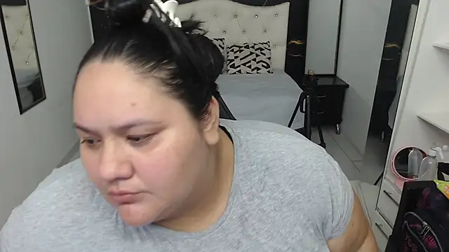 Aaliyah11 online show from September 15, 11:45 pm