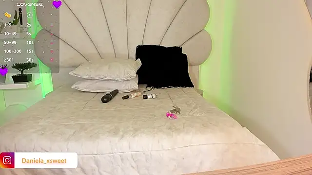 Danielaangelina online show from September 27, 6:31 am