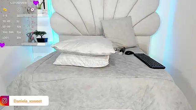 Danielaangelina online show from January 18, 7:04 am