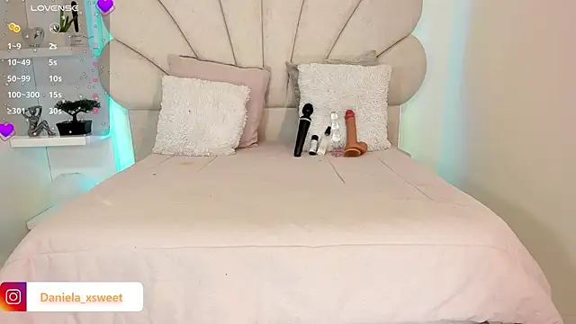 Danielaangelina online show from November 22, 6:27 am