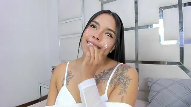 ZoeWan69 online show from May 3, 1:47 pm