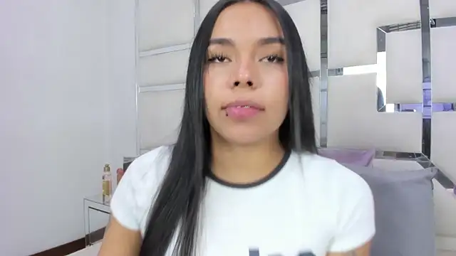 ZoeWan69 online show from May 8, 1:58 pm