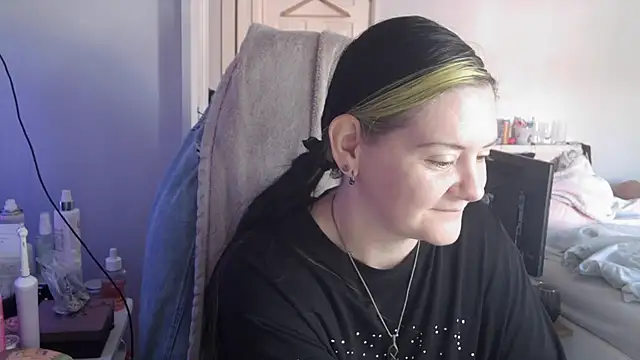 AureliaXOX online show from September 12, 8:45 am