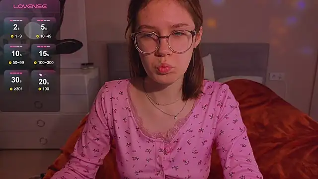 Mia Luw online show from October 13, 5:10 am