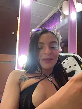 Skye Moore online show from April 8, 7:38 pm