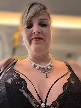 Sexybiene969 online show from April 16, 4:17 pm