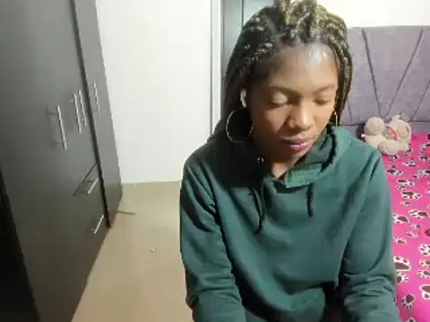 enyelsalas2 online show from October 7, 12:15 am