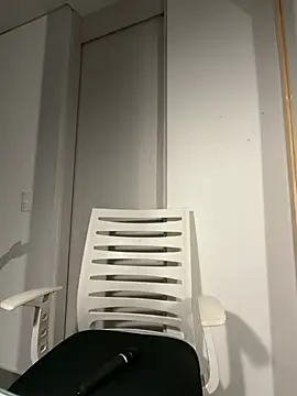 Laura-Khalifa online show from February 16, 6:35 am