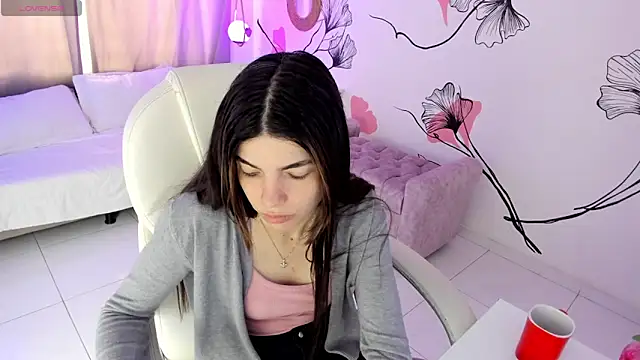 Isabela Fiorelli online show from February 23, 1:32 pm