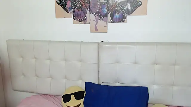 Camila Sweet 2 online show from September 9, 1:33 pm