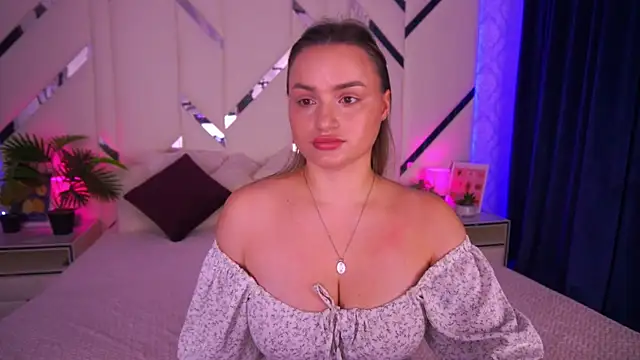 LindsieGreyy online show from October 28, 8:09 am