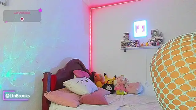 Annaa Brooks online show from December 21, 3:27 pm