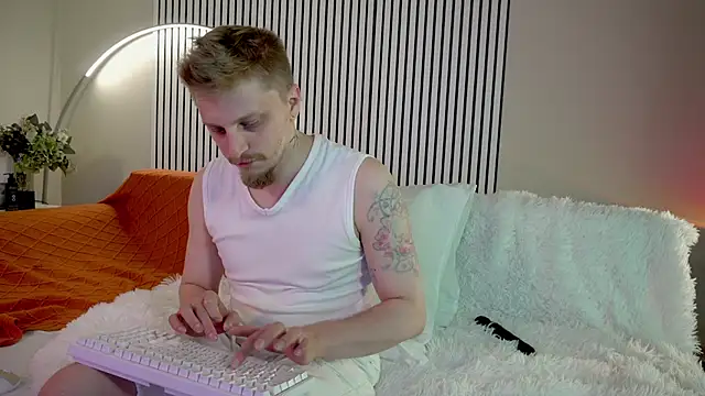 Saint Vicious online show from October 1, 8:25 pm