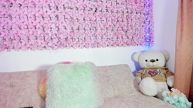 Lynda Bonnie online show from November 1, 3:49 pm