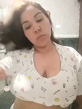 Sandyfox85A online show from April 11, 7:25 am
