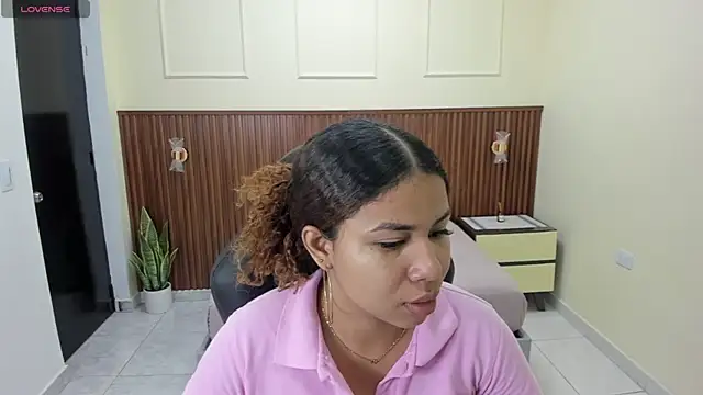 MELINAMARTINS online show from November 24, 7:27 pm