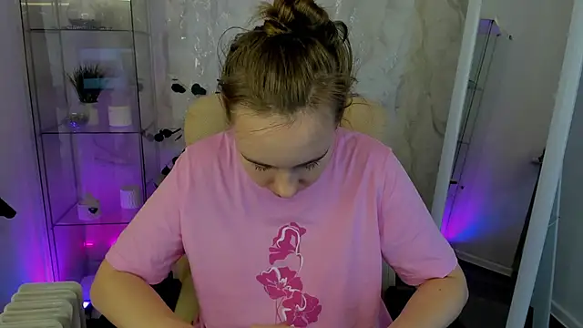 Lika 0ne online show from October 18, 12:52 pm