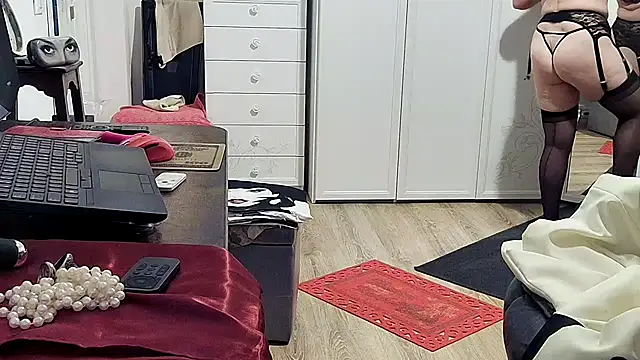 Chanel Noire online show from January 8, 1:59 pm