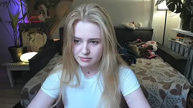 Alexa Pirs online show from May 10, 8:11 pm
